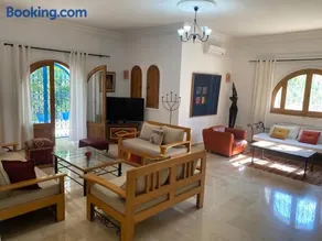 Charming villa with a private pool - Image 1