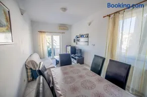 Apartment Sunshine 80 m from Beach - Image 4