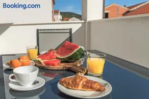 Sea View Luxury Apartment - Image 2