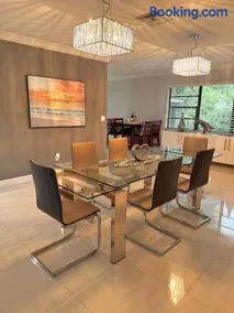 Modern Miami Oversized 3 Bedroom in Central Location - Image 4