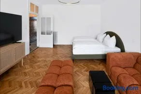 Huge Central Designer Loft with Tyrolean Flair - Image 2