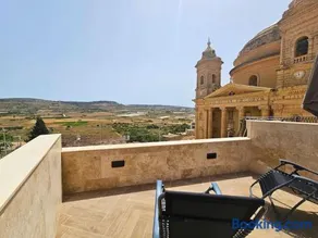 Scenic Views - A Stylish Getaway in Mgarr - Image 1