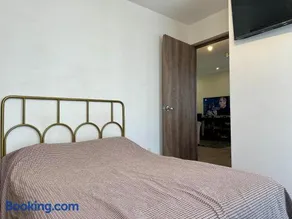 Private Room near AIFA Budget Layover & Wi-Fi - Image 2