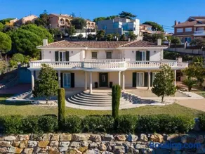 Architectural jewel between sea and mountains - Image 3