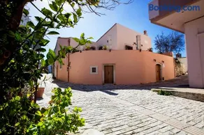 Ariadne Traditional Home - Image 1