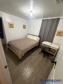 Downtown Taylor Room 5 - Image 5