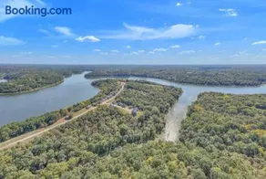 Whiskey River Lake Retreat - Image 5