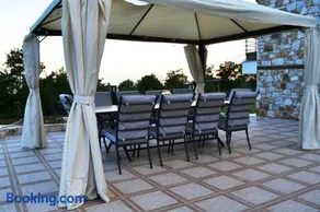 Evmorfes Villas - Image 4