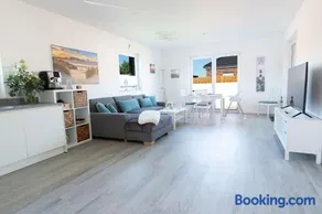 Sonne & Sand Strandnahes Ferienhaus mit Whirlpool, Sauna & Wallbox - Image 1