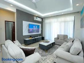 Maskani Bliss at Baobab waves - Image 3