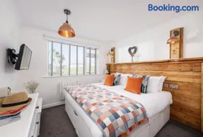 3 Europa Court in Mawgan Porth - Image 3