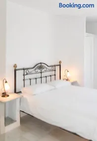 Charming House in Paros, 90 m² with Shared Pool - Image 3