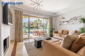 Waterside Marina Apartment - Image 3