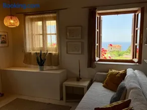 Bright Cozy Home with Terrace, Garden & Sea View - Image 3