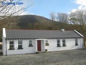 Rural Donegal cottage near sandy beaches - Image 1