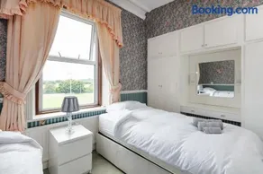 Beautiful 'Mayfield' Villa with private pool! - Image 3
