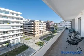 Newly Built 3 BDRM Modern Apt w Gym, Pool, & Views - Image 4