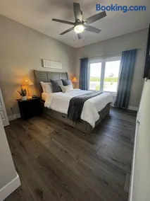 Cabana Sunset House on Lake St Clair Sleeps 16 - Image 1