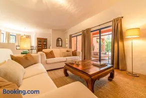 Rymlig villa för 12 i Aroeira Golf Resort med biljardbord och privat pool - Image 2