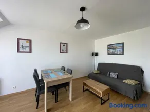 L'air marin Apt avec belle terrasse vue dégagée séjour lumineux 10 mn à pied mer et centre Port en Bessin, tous commerces et restaurants, proche Bayeux et Omaha Beach - Image 3