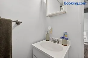 Cozy 1bd apartment in the heart of Liverpool NY - Image 2