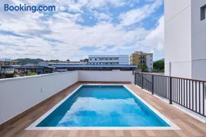 2 QUARTOS com Churrasqueira na Varanda, Piscina, Garagem interna, WiFi 500mbps, Ar Condicionado e Telas de Proteção - Image 5