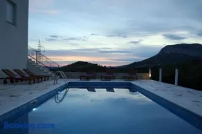 Villa Anabella peaceful holiday home with pool - Image 4