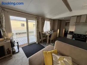 Comfy Cosy Caravan_Romney Sands - Image 1