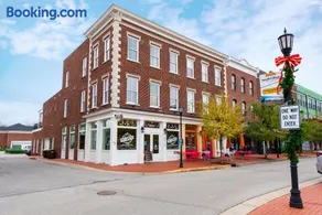 Watch Hill Manor Bourbon Commons - Image 4