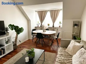 Deluxe Apartment on the Main Street with Free Parking & Late Checkout - Image 4