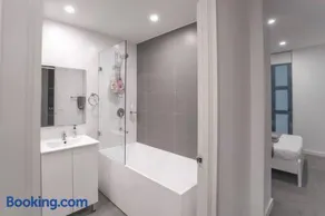 16M Stylish 2 Bedroom Abnb Apt in Mascot, 2 Free Parking - Image 2