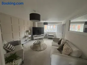 Entire home For Silverstone - Image 4