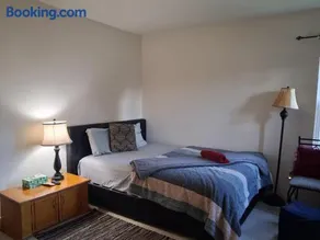 Spacious Room with TV near RIC, Downtown - Image 2