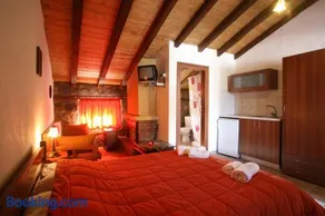 Eleni's Guesthouse - Image 3