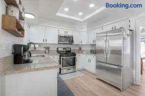 Desert Escape Home with 3BD 3BA with Pool and Jacuzzi - Image 3