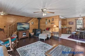 Cozy 3-Bedroom Retreat in Manistee - Image 1