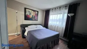 Beautiful Minimalist Condo, Downtown, Prefer Non a Smoker, Grocery Store in the Building, Very convenient everywhere - Image 1