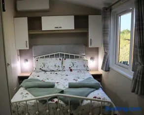 Amazing Lodge with Hot Tub - Image 2