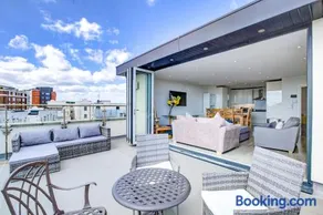 leigh Penthouse Apartment - Image 4