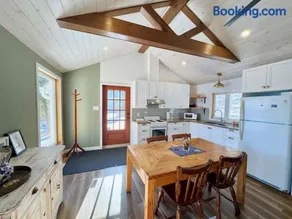 Fully renovated cottage on Lac 31 milles - Image 1