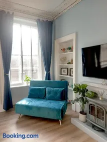 Spacious Victorian Apartment in Edinburgh City - Image 2