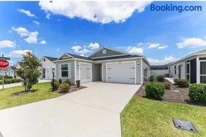Large 3 bedroom with Pool and Golfcart - Image 1