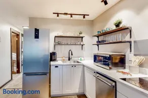 Vermont Meadow House - Image 2