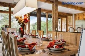 Extraordinary Manor at Dark Horse Retreat - Image 2