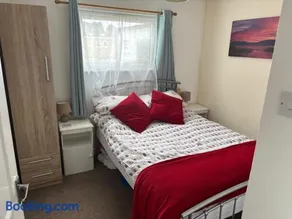 2 Bed Chalet Florida Estate - Image 2