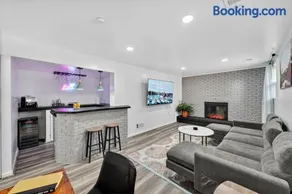 4BR House Mins to Downtown Annapolis with Firepit, Basement Bar, & Sleeps 12 - Image 3