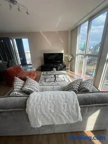 Luxury apartment in the city center - Image 2