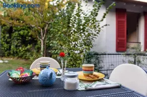 Little Garden House - Image 2
