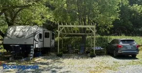 Camper on the New River in Todd, NC - Image 2