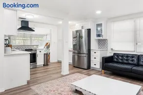 House - Minutes from Siesta Key! - Image 1